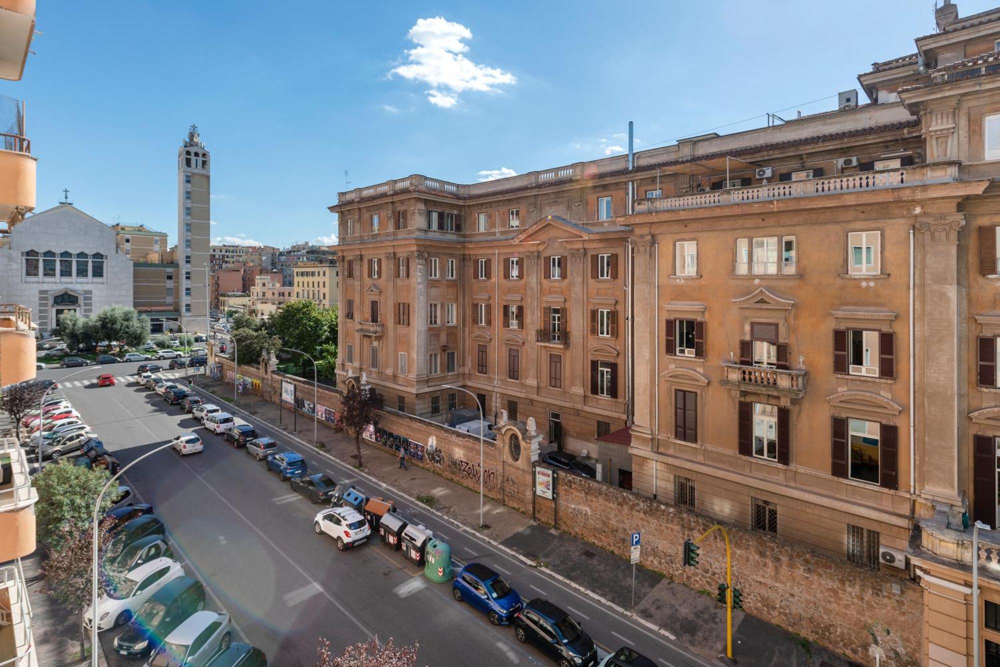 Apartment27 * Rom